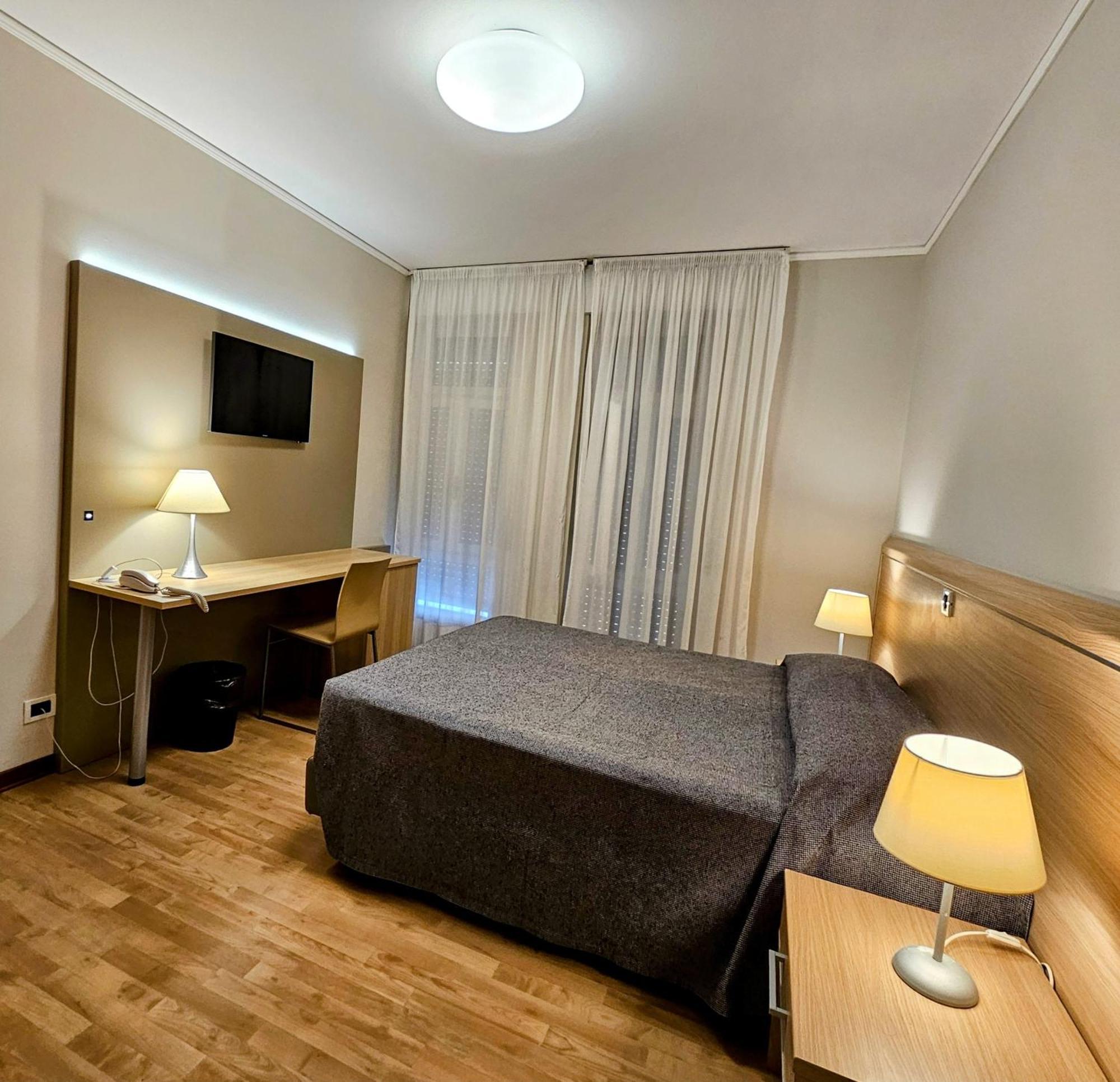 Hotel Eurovil Garni Lignano Sabbiadoro Exterior photo